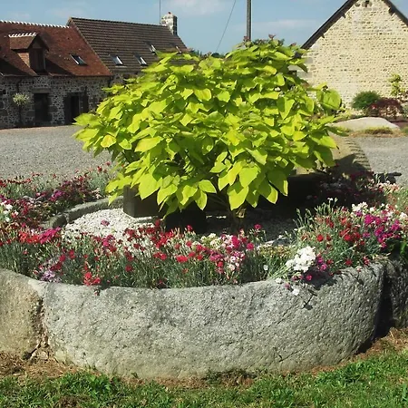 فندق مبيت وإفطار Ferme Cidricole Hugues Desfrieches 3*