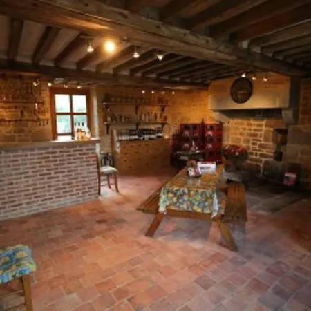 Ferme Cidricole Hugues Desfrieches Bed & Breakfast 3*